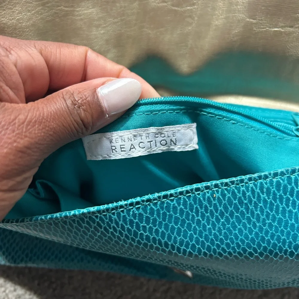Kenneth Cole‎ Reaction Clutch